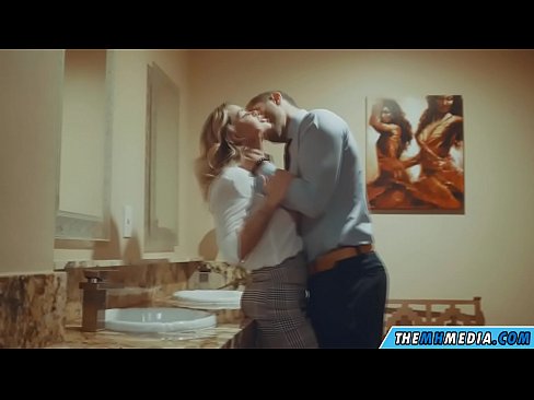 ❤️ Nuair a mheallann blonde busty tú i seomra scíthe poiblí ️ Fucking ag ga.super-vip.top ☑